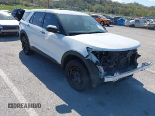2020 Ford Police Interceptor Utility z VIN 1FM5K8AB0LGD09716, wystawiony jako IAAI lot #42054545 z przebiegiem 106 253 mil mil oraz . Historia ofert i sprzedaży dostępna na DreamBid. Obrazek 1.