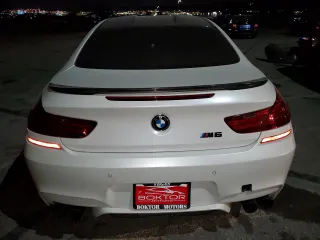 2017 BMW M6 z VIN WBS6J9C56HD934812, wystawiony jako Copart lot #44018915 z przebiegiem 84 409 mil mil oraz Szkoda całkowita • Salvage title. Historia ofert i sprzedaży dostępna na DreamBid. Obrazek 6.