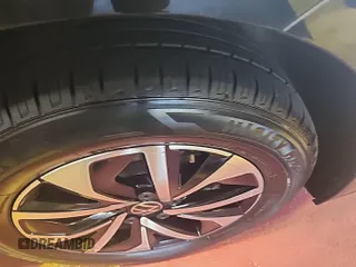 2024 Volkswagen Jetta S z VIN 3VW5M7BU5RM054887, wystawiony jako IAAI lot #42852694 z przebiegiem 25 677 mil mil oraz . Historia ofert i sprzedaży dostępna na DreamBid. Obrazek 30.