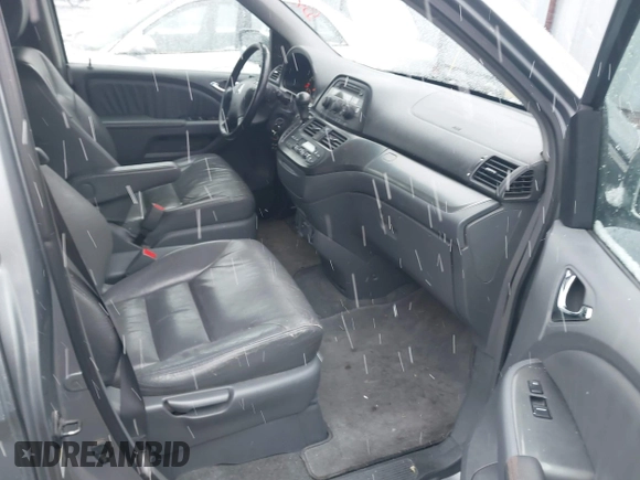 2006 Honda Odyssey EX-L with VIN 5FNRL386X6B096285, listed as a IAAI auction lot 41867716 with 215,284 mi miles. Bid and sale history available at carsss.com. Image 5.
