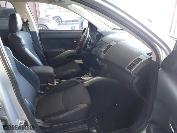 2013 Mitsubishi Outlander SE with VIN JA4JT3AW7DU012087, listed as a IAAI auction lot 41853230 with 162,824 mi miles. Bid and sale history available at carsss.com. Image 5.