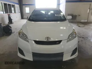 2009 Toyota Matrix S z VIN 2T1KE40E39C024034, wystawiony jako Copart lot #57873685 z przebiegiem 120 310 mil mil oraz Czysty tytuł • Clean title. Historia ofert i sprzedaży dostępna na DreamBid. Obrazek 5.