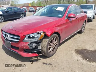 2017 Mercedes-Benz C 300 z VIN 55SWF4KB7HU231035, wystawiony jako IAAI lot #42057097 z przebiegiem 58 123 mil mil oraz . Historia ofert i sprzedaży dostępna na DreamBid. Obrazek 6.
