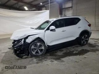 2023 Volvo XC40 Plus Bright Theme with VIN YV4L12UN0P2932870, listed as a Copart auction lot 82543304 with 21,024 mi miles and Salvage Title. Bid and sale history available at carsss.com. Image 1.