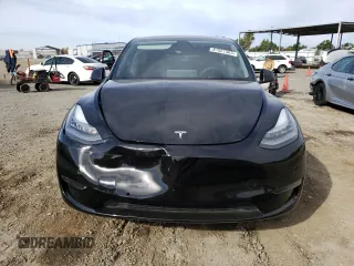 2021 Tesla Model Y Long Range with VIN 5YJYGAEE9MF137910, listed as a Copart auction lot 81921303 with 47,397 mi miles and Salvage Title. Bid and sale history available at DreamBid. Image 5.