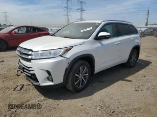 2017 Toyota Highlander XLE z VIN 5TDJZRFH2HS462953, wystawiony jako Copart lot #56287145 z przebiegiem 123 184 mil mil oraz Szkoda całkowita • Salvage title. Historia ofert i sprzedaży dostępna na DreamBid. Obrazek 1.
