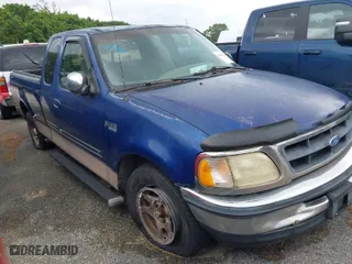 1997 Ford F-150 Standard with VIN 1FTDX1766VND15411, listed as a IAAI auction lot 42013280 with NaN miles. Bid and sale history available at carsss.com. Image 1.