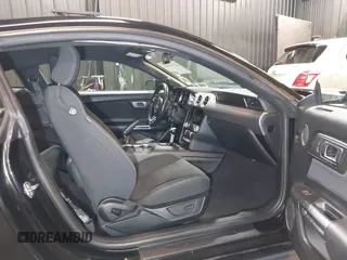 2020 Ford Mustang EcoBoost z VIN 1FA6P8TH6L5145109, wystawiony jako IAAI lot #42301649 z przebiegiem 48 622 mil mil oraz . Historia ofert i sprzedaży dostępna na DreamBid. Obrazek 5.