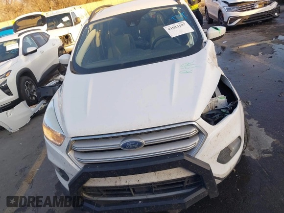2018 Ford Escape SE z VIN 1FMCU9GD6JUC13023, wystawiony jako IAAI lot #41023197 z przebiegiem 105 489 mil mil oraz . Historia ofert i sprzedaży dostępna na DreamBid. Obrazek 12.