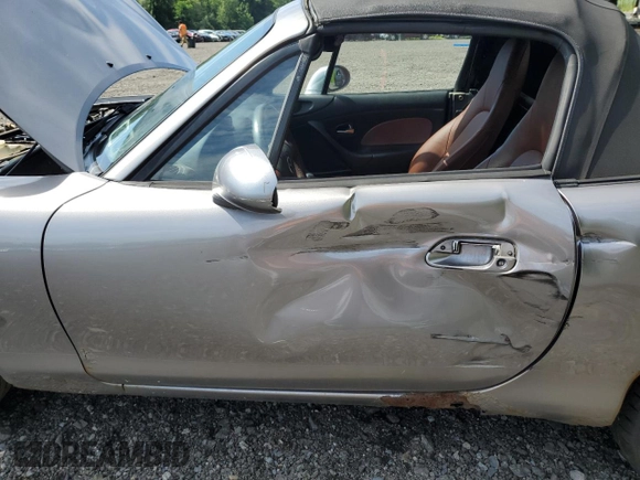 2002 Mazda MX-5 Miata Cloth z VIN JM1NB353520224582, wystawiony jako Copart lot #63669835 z przebiegiem 88 455 mil mil oraz Szkoda całkowita • Salvage title. Historia ofert i sprzedaży dostępna na DreamBid. Obrazek 7.