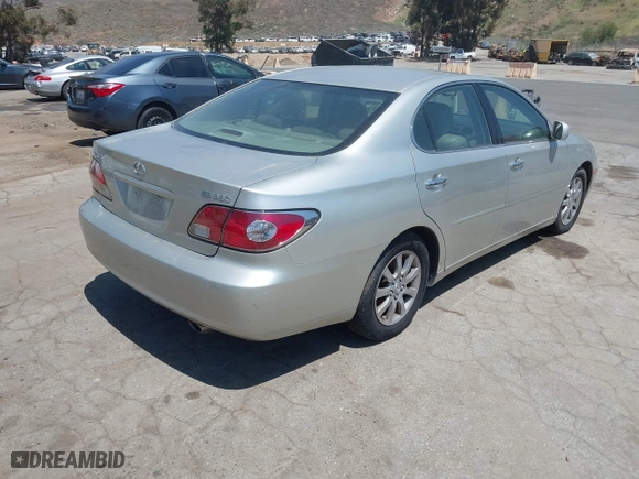 2004 Lexus ES 330 with VIN JTHBA30G745005515, listed as a IAAI auction lot 42077548 with 124,123 mi miles. Bid and sale history available at carsss.com. Image 4.