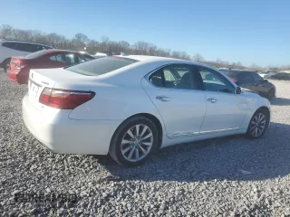 2011 Lexus LS 460 z VIN JTHCL5EF8B5011380, wystawiony jako Copart lot #47326435 z przebiegiem 86 313 mil mil oraz Szkoda całkowita • Salvage title. Historia ofert i sprzedaży dostępna na DreamBid. Obrazek 3.