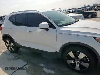 2019 Volvo XC40 Momentum z VIN YV4AC2HK3K2068990, wystawiony jako Copart lot #56154375 z przebiegiem Nie podano mil oraz Nie do naprawy • Non repairable. Historia ofert i sprzedaży dostępna na DreamBid. Obrazek 15.