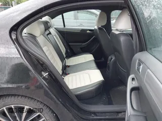 2016 Volkswagen Jetta Sport z VIN 3VWD17AJ5GM244200, wystawiony jako IAAI lot #42340056 z przebiegiem 111 012 mil mil oraz . Historia ofert i sprzedaży dostępna na DreamBid. Obrazek 8.