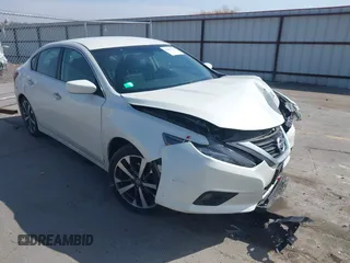2017 Nissan Altima SR z VIN 1N4AL3AP8HC128592, wystawiony jako IAAI lot #42067782 z przebiegiem 138 988 mil mil oraz . Historia ofert i sprzedaży dostępna na DreamBid. Obrazek 1.