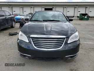 2013 Chrysler 200 Touring z VIN 1C3BCBEG3DN508705, wystawiony jako Copart lot #58216515 z przebiegiem 83 154 mil mil oraz Tytuł czysty. Historia ofert i sprzedaży dostępna na DreamBid. Obrazek 5.