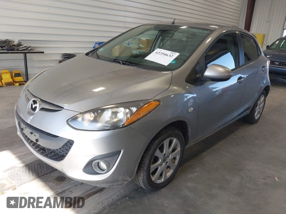 2014 Mazda 2 Touring z VIN JM1DE1LY2E0174833, wystawiony jako IAAI lot #42250632 z przebiegiem 90 168 mil mil oraz . Historia ofert i sprzedaży dostępna na DreamBid. Obrazek 2.