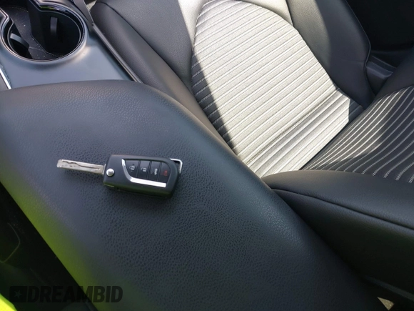 2019 Toyota Camry LE z VIN 4T1B11HK8KU226604, wystawiony jako IAAI lot #42219440 z przebiegiem 53 415 mil mil oraz . Historia ofert i sprzedaży dostępna na DreamBid. Obrazek 11.