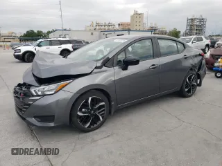 2024 Nissan Versa SR z VIN 3N1CN8FV6RL870323, wystawiony jako Copart lot #53161075 z przebiegiem 20 986 mil mil oraz Szkoda całkowita • Salvage title. Historia ofert i sprzedaży dostępna na DreamBid. Obrazek 1.