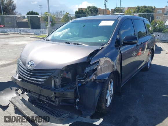 2011 Toyota Sienna with VIN 5TDZK3DC0BS078642, listed as a IAAI auction lot 41802147 with 263,309 mi miles. Bid and sale history available at carsss.com. Image 2.