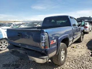 2000 Chevrolet Silverado 1500 LS with VIN 1GCEK19T6YE210393, listed as a Copart auction lot 50194685 with 186,035 mi miles and Salvage Title. Bid and sale history available at carsss.com. Image 3.