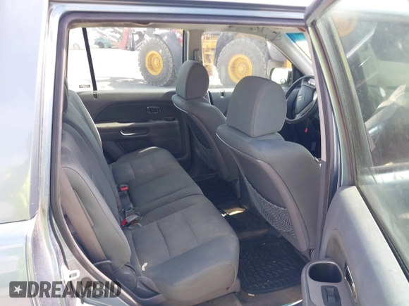 2006 Honda Pilot LX z VIN 5FNYF28146B003827, wystawiony jako IAAI lot #42170590 z przebiegiem 261 506 mil mil oraz . Historia ofert i sprzedaży dostępna na DreamBid. Obrazek 8.