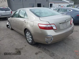 2008 Toyota Camry z VIN 4T1BB46K68U035158, wystawiony jako IAAI lot #42067790 z przebiegiem 220 913 mil mil oraz . Historia ofert i sprzedaży dostępna na DreamBid. Obrazek 3.