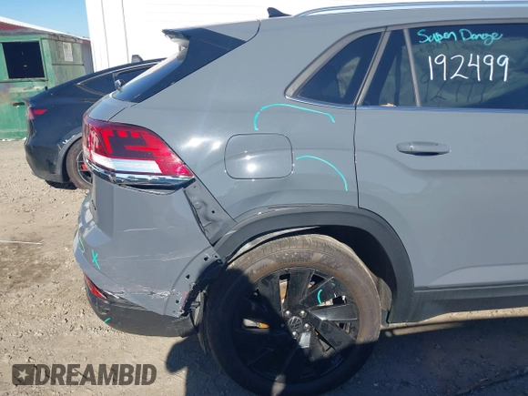 2024 Volkswagen Atlas SE with VIN 1V2KE2CA0RC215057, listed as a IAAI auction lot 41340342 with 21,440 mi miles and . Bid and sale history available at DreamBid. Image 6.