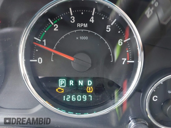 2012 Jeep Wrangler Sahara z VIN 1C4AJWBGXCL100527, wystawiony jako IAAI lot #42394623 z przebiegiem 126 097 mil mil oraz . Historia ofert i sprzedaży dostępna na DreamBid. Obrazek 15.