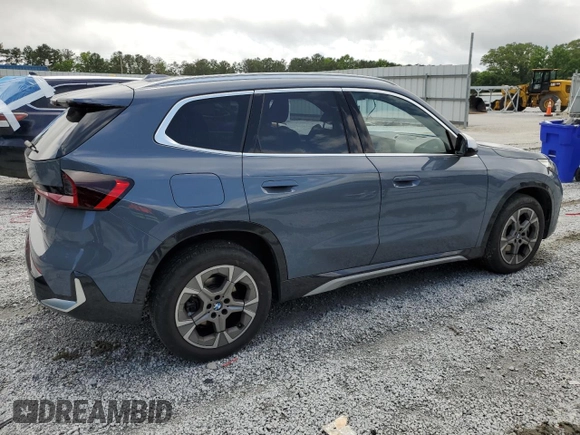 2023 BMW X1 xDrive28i with VIN WBX73EF08P5W51452, listed as a Copart auction lot 58420175 with 30,404 mi miles and Salvage title. Bid and sale history available at DreamBid. Image 3.