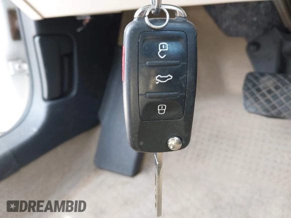 2013 Volkswagen Jetta TDI w/Premium/Nav с VIN 3VWLL7AJ2DM203802, выставлен на аукционе IAAI как лот 42311963 с пробегом 136 099 миль миль и . История ставок и продаж доступна на DreamBid. Изображение 11.
