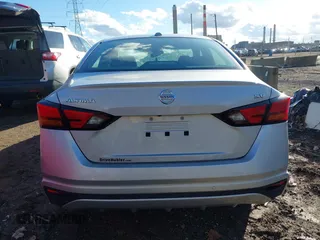 2022 Nissan Altima SV with VIN 1N4BL4DV0NN366621, listed as a IAAI auction lot 40918990 with 57,969 mi miles and . Bid and sale history available at carsss.com. Image 16.