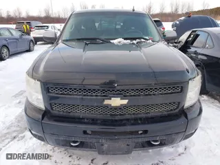 2010 Chevrolet Silverado 1500 LT with VIN 1GCSKSE33AZ121362, listed as a IAAI auction lot 41554626 with 232,076 mi miles. Bid and sale history available at carsss.com. Image 6.