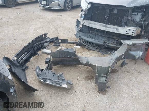 2018 Toyota Highlander LE with VIN 5TDZZRFH0JS236919, listed as a IAAI auction lot 42642151 with 121,266 mi miles and . Bid and sale history available at DreamBid. Image 12.
