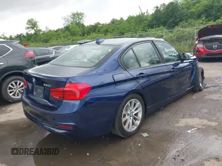 2017 BMW 3 Series 320i z VIN WBA8E1G3XHNU15607, wystawiony jako IAAI lot #42117103 z przebiegiem Nie podano mil oraz . Historia ofert i sprzedaży dostępna na DreamBid. Obrazek 4.