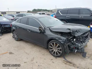2015 Volvo S60 T6 Drive-E Platinum with VIN YV149MFM7F2338995, listed as a IAAI auction lot 41602762 with 121,168 mi miles. Bid and sale history available at carsss.com. Image 1.