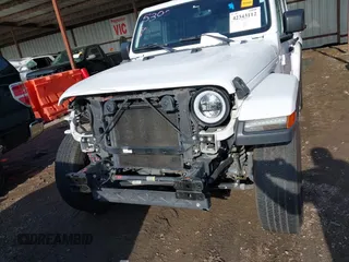 2018 Jeep Wrangler Unlimited Sahara z VIN 1C4HJXEG0JW321355, wystawiony jako IAAI lot #42343112 z przebiegiem 102 457 mil mil oraz . Historia ofert i sprzedaży dostępna na DreamBid. Obrazek 18.