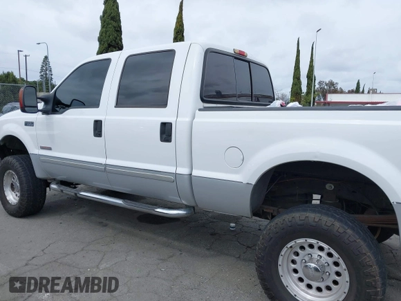2003 Ford F-350 XL z VIN 1FTSW31P53ED77760, wystawiony jako IAAI lot #41656643 z przebiegiem 176 489 mil mil oraz . Historia ofert i sprzedaży dostępna na DreamBid. Obrazek 13.