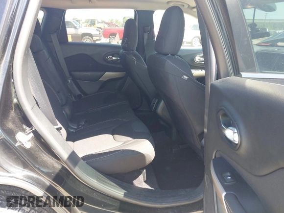2017 Jeep Cherokee Latitude z VIN 1C4PJMCS4HW582693, wystawiony jako IAAI lot #42642337 z przebiegiem 49 839 mil mil oraz . Historia ofert i sprzedaży dostępna na DreamBid. Obrazek 8.