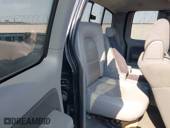 2007 Ford F-150 XLT z VIN 1FTPX14V67KD12229, wystawiony jako IAAI lot #42749433 z przebiegiem 156 168 mil mil oraz . Historia ofert i sprzedaży dostępna na DreamBid. Obrazek 8.