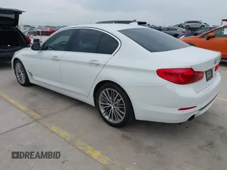 2018 BMW 5 Series 530i z VIN WBAJA5C54JWA39338, wystawiony jako IAAI lot #42107759 z przebiegiem 97 037 mil mil oraz . Historia ofert i sprzedaży dostępna na DreamBid. Obrazek 3.