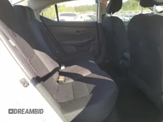 2025 Nissan Sentra S z VIN 3N1AB8BV2SY264239, wystawiony jako Copart lot #53514905 z przebiegiem 2431 mil mil oraz Szkody całkowita. Historia ofert i sprzedaży dostępna na DreamBid. Obrazek 11.