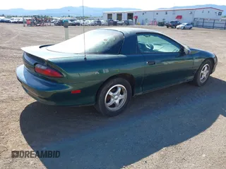 1995 Chevrolet Camaro z VIN 2G1FP22S7S2114586, wystawiony jako IAAI lot #42250390 z przebiegiem 172 124 mil mil oraz . Historia ofert i sprzedaży dostępna na DreamBid. Obrazek 4.