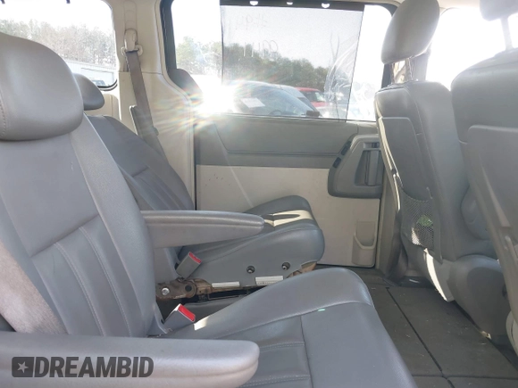 2009 Chrysler Town & Country Touring with VIN 2A8HR54X39R629941, listed as a IAAI auction lot 41525899 with 151,803 mi miles and . Bid and sale history available at DreamBid. Image 8.