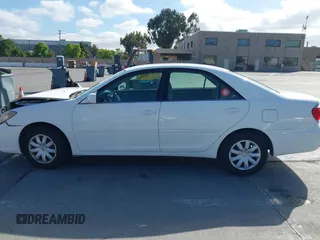 2006 Toyota Camry STD z VIN 4T1BE32KX6U671991, wystawiony jako IAAI lot #42348331 z przebiegiem 178 130 mil mil oraz . Historia ofert i sprzedaży dostępna na DreamBid. Obrazek 14.