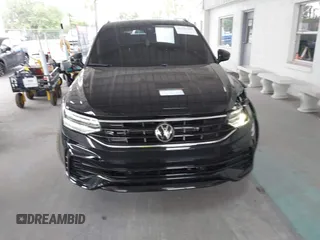 2024 Volkswagen Tiguan SE R-Line Black z VIN 3VVCB7AX4RM106944, wystawiony jako IAAI lot #42121362 z przebiegiem 11 777 mil mil oraz . Historia ofert i sprzedaży dostępna na DreamBid. Obrazek 13.