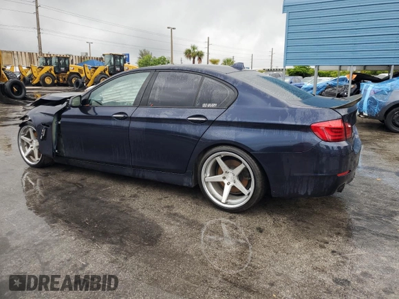 2011 BMW 5 Series 535i z VIN WBAFR7C56BC606370, wystawiony jako Copart lot #55556995 z przebiegiem 156 282 mil mil oraz Szkody całkowita. Historia ofert i sprzedaży dostępna na DreamBid. Obrazek 2.