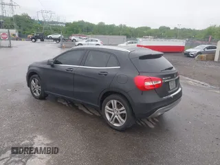 2015 Mercedes-Benz GLA 250 z VIN WDCTG4GB0FJ101026, wystawiony jako IAAI lot #42278818 z przebiegiem 138 453 mil mil oraz . Historia ofert i sprzedaży dostępna na DreamBid. Obrazek 3.