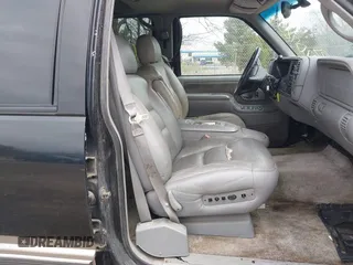 1998 GMC Yukon with VIN 1GKEK13R9WJ734112, listed as a IAAI auction lot 42072548 with 226,061 mi miles. Bid and sale history available at carsss.com. Image 5.