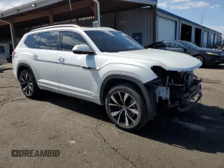 2024 Volkswagen Atlas SEL Premium R-Line with VIN 1V2FR2CA5RC578069, listed as a Copart auction lot 61581875 with 18,134 mi miles and Salvage title. Bid and sale history available at DreamBid. Image 4.